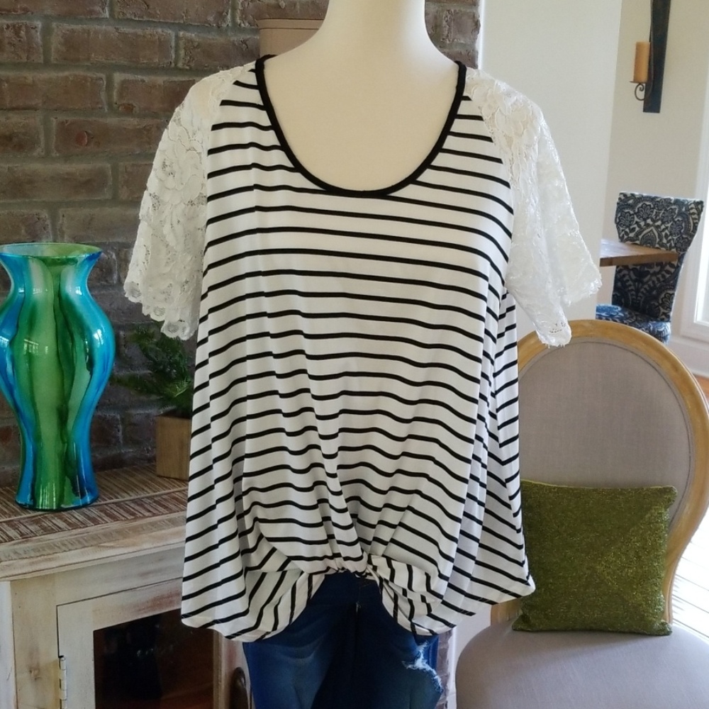 Umgee Black and white stripe top